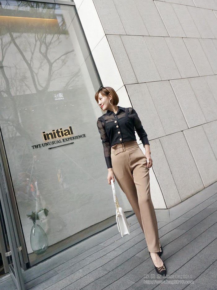 Chanel香奈兒 法國專櫃同步新款 2019早春簡潔時尚三件套 網紗時尚襯衣 牛仔吊帶馬甲上衣 高腰時尚小腳褲  xly1096